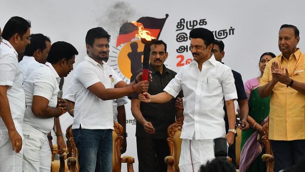 'தொங்கு சதை', பல்கலை.வேந்தராக முதல்வர்.. ஆளுநர் பதவிக்கு எதிராக உரத்து பேசிய திமுக இளைஞரணி மாநாடு!