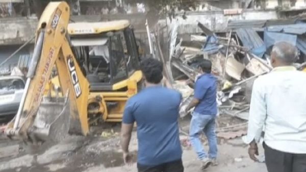 மும்பையில் புல்டோசர் ராஜ்ஜியம்! இந்து அமைப்பினர் மீது தாக்குதல் நடத்தியவர்கள் வீடுகள் இடிப்பு