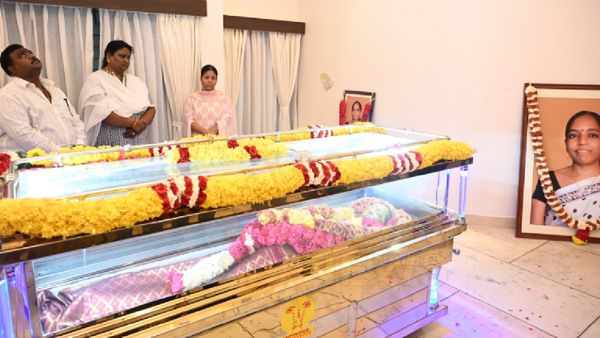 இளையராஜா வீட்டில் அஞ்சலிக்கு வைக்கப்பட்ட பவதாரிணி உடல்.. இரவு தேனிக்கு எடுத்துச்செல்ல உள்ளதாக தகவல்!