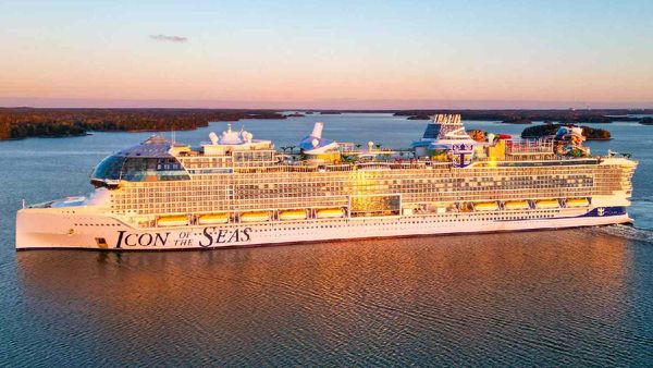 ஆடம்பரத்தின் உச்சம்! 20 தளம், டைட்டானிக்கை விட பல மடங்கு பெரிய கப்பல்.. கட்டணம் எவ்வளவு?