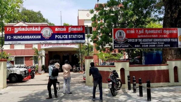 சென்னை நுங்கம்பாக்கம் போலீஸ் எடுத்த மனிதநேய முடிவு.. நெகிழும் கனகவள்ளி குடும்பம்
