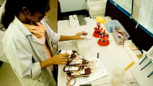 இனி குறைந்த விலையில் கிடைக்கும்.. ரத்தத்தை விற்க ‛ப்ளட் பேங்க்’களுக்கு தடை.. டிசிஜிஐ அதிரடி