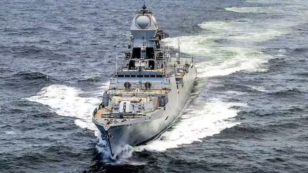 அதிரடியாக புகுந்த இந்திய கடற்படை.. 15 பேரும் பத்திரமாக மீட்பு.. சோமாலிய கொள்ளையர்கள் தப்பி ஓட்டம்