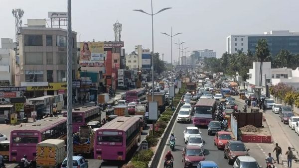 இஞ்ச் இஞ்ச் ஆக நகரும் வாகனங்கள்.. ஓஎம்ஆர் சாலையில் கடும் போக்குவரத்து நெரிசல்.. காரணம் என்ன?
