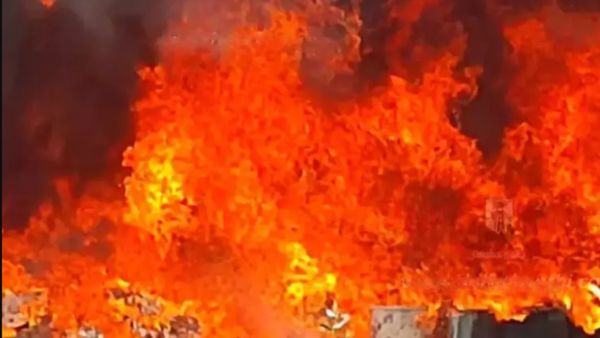 மொத்தமாக புகையில் சிக்கிய மக்கள்.. சீனாவில் வணிக வளாகத்தில் தீ விபத்து...பலி எண்ணிக்கை 39 ஆக உயர்வு