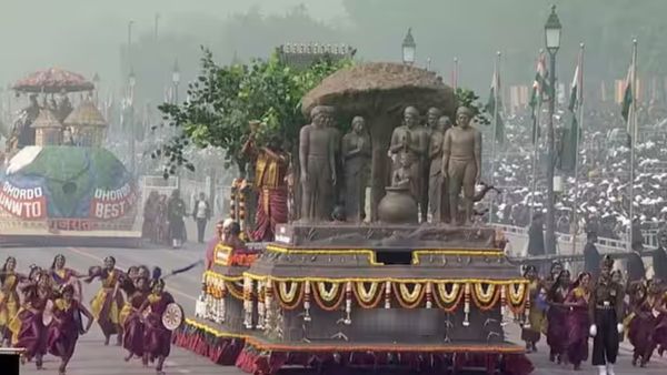 தேர்தலை கண்டுபிடித்த தமிழர்கள்..டெல்லியில் மாஸ் காட்டிய குடியரசு தின ஊர்தி! வெற்றிபெற வாக்களியுங்கள்