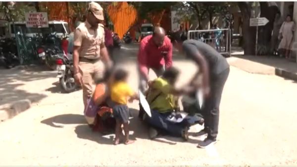 பட்டாகத்தியுடன் ரவுடிகள் மிரட்டுறாங்க! சென்னை கமிஷனர் ஆபிசில் குடும்பத்துடன் மெக்கானிக் போராட்டம்