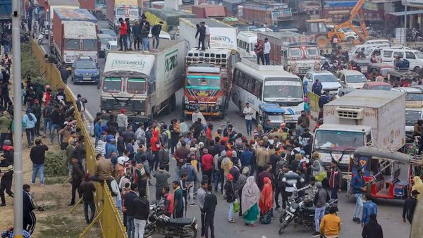 லாரி டிரைவர்கள் ஸ்டிரைக் வாபஸ்! இந்தியாவில் பெட்ரோல் டீசல் தட்டுப்பாடு இனி சீராகும்?