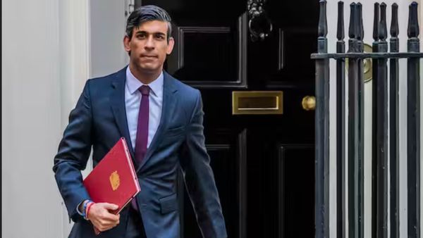 தலைக்கு மேல் தொங்கும் 