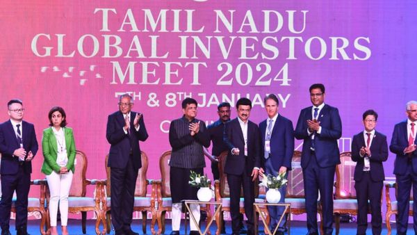 செல்போனுன்னு ஒன்னு வந்த பிறகு என்னென்ன நடக்குது பாருங்க! 40 லட்சம் பேருக்கு சென்ற வாட்ஸ் அப் மெசேஜ்!