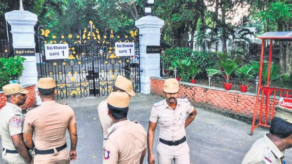 மகாத்மா காந்தியை கொச்சைப்படுத்துவதா.. தமிழக காங்கிரஸ் இன்று ஆளுநர் மாளிகை முற்றுகைப் போராட்டம்