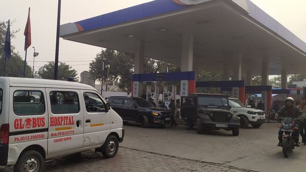 புது சட்டத்தால் லாரி டிரைவர்கள் ஸ்ட்ரைக்.. வடமாநிலங்கள், ஹைதராபாத்தில் பெட்ரோல், டீசல் தட்டுப்பாடு