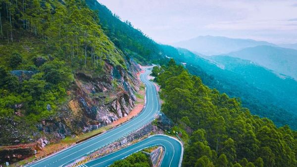 கொடைக்கானல் ஊட்டிக்கு பதில்.. கடவுள் தேசத்தின் கனவு பாதை.. தேனியை தாண்டி காத்திருக்கும் புதிய தேவதை 