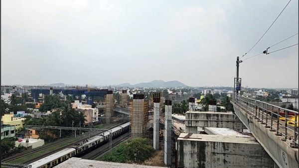 வேளச்சேரி -பரங்கிமலை பறக்கும் ரயில் பணி எப்போது முடியும்? மவுண்ட்-பூந்தமல்லி மெட்ரோ பணி விறுவிறு