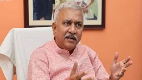 42 ஆண்டுகளாகியும் கோபம் தீரல.. சென்னை ஸ்டேடியத்தில் ரகளை செய்து சேர்களை பறக்கவிட்டோம்: பாஜக நாராயணன்