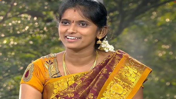 அறிவுக் கெட்ட முட்டாள் பீசுங்க! அத போடுறது என் இஷ்டம்! சூப்பர் சிங்கர் ராஜலட்சுமி கொந்தளிப்பு