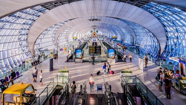 முதல் முறையாக விமானப் பயணம்.. சென்னை ஏர்போர்டில் இளைஞருக்கு நடந்த வாழ்நாளில் மறக்க முடியாத சம்பவம்