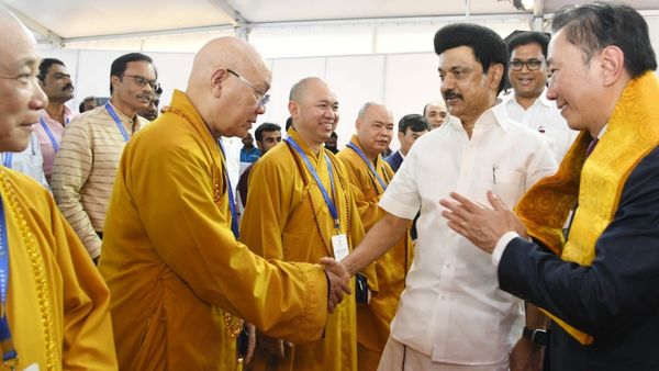 தென் தமிழகத்தில் 3,500 பேருக்கு வேலை தரும் வின் ஃபாஸ்ட்! வியட்நாமிலிருந்து வந்த புத்த பிக்குகள்!