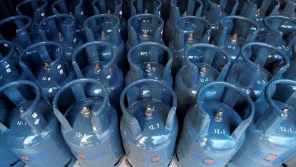 காலையிலேயே ஷாக் நியூஸ்! சென்னையில் வர்த்தக சிலிண்டர் விலை திடீரென உயர்வு.. விலை நிலவரம் இதோ