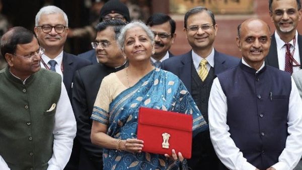 பால் உற்பத்தியை அதிகரிக்க திட்டம்.. மீன் வளத்துறையில் வேலை வாய்ப்பு.. மத்திய பட்ஜெட்டில் அறிவிப்பு