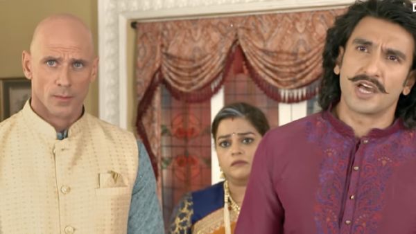 ஆபாச பட நடிகர் ஜானி சின்ஸ்.. அட பக்கத்துல பிரபல பாலிவுட் பிரபலம்! என்ன இப்படி இறங்கிட்டாரு