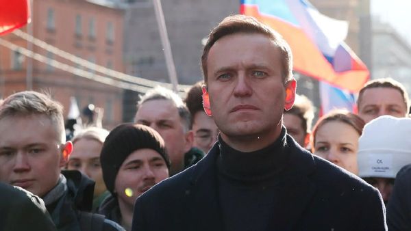 உள்ளாடையில் விஷம்! கொலை முயற்சியில் இருந்து எஸ்கேப்.. புதின் தூக்கத்தை கெடுத்த நவல்னி பலி! யார் இவர்