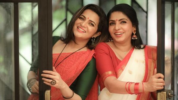 டிடியின் பிறந்த நாளுக்கு அக்கா பிரியதர்ஷினி சொன்ன “ஸ்பெஷல்” வாழ்த்து.. வெட்கத்தில் தங்கையின் பதிவு