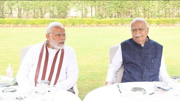 ‛பணிவுடன் ஏற்கிறேன்’.. வாஜ்பாயை நினைத்து உருகிய எல்கே அத்வானி! ‛பாரத ரத்னா’ விருதால் மோடிக்கு நன்றி