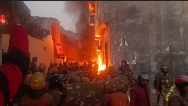 உத்தரகாண்ட்டில் இடிக்கப்பட்ட மதராஸா! பற்றி எரிந்த ஹல்த்வானி! 100 பேர் படுகாயம்.. ஊரடங்கு அமல்