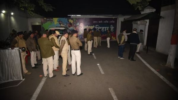 நம்பிக்கை வாக்கெடுப்பில் நிதிஷ் அரசு வெற்றி-திடீரென தேஜஸ்வி வீட்டுக்குள் போலீஸ் நுழைந்ததால் டென்ஷன்! 