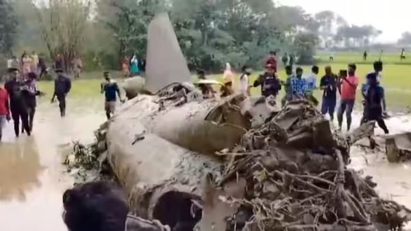 இந்திய விமானப்படை விமானம் விபத்தில் சிக்கியது.. அதிர்ஷ்டவசமாக உயிர்ச்சேதம் தவிர்ப்பு