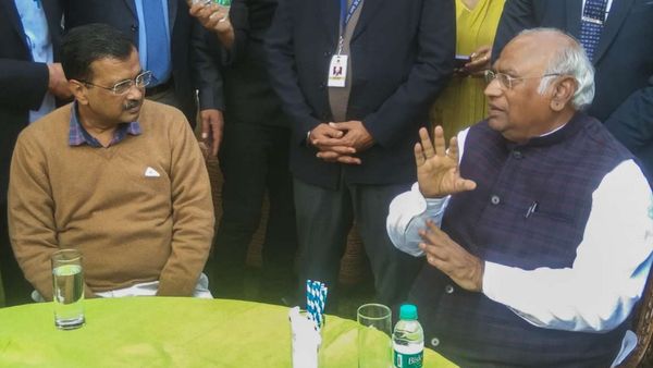 பாஜகவுக்கு ஏமாற்றம்.. டெல்லி, குஜராத்தில் ஆம் ஆத்மி - காங்கிரஸ் இடையே தொகுதி பங்கீட்டில் உடன்பாடு?