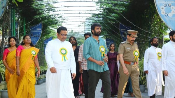 பக்கத்தில் போலீஸோடு ராஜ மரியாதையுடன் அழைத்து வரப்பட்ட பிரதீப்.. முக்கிய இடத்தில் கிடைத்த கௌரவம்