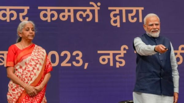 காங். ஆட்சியில் ஊழல்.. 2014-ல் பொருளாதாரம் மோசமாக இருந்தது.. லோக்சபாவில் வெள்ளை அறிக்கை தாக்கல்