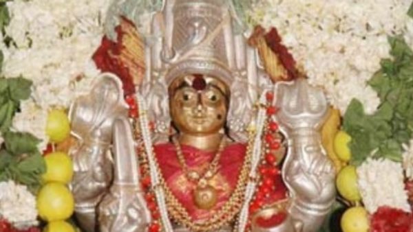 திருவேற்காடு கருமாரியம்மன் கோயில்ல பார்த்தீங்களா? அதுவும் அம்மன் 