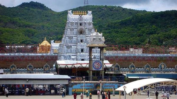 திருப்பதியில் செருப்பு தொலையுதா?.. பக்தர்கள் புது டிரிக்.. பின்னணியில் இப்படி ஒரு காரணம் இருக்கா?