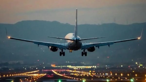 ரன்வேயில் ஓடத் தொடங்கிய போது அதிர்ச்சி.. சென்னை - அபுதாபி விமானம் திடீர் ரத்து.. அலறிய பயணிகள்!