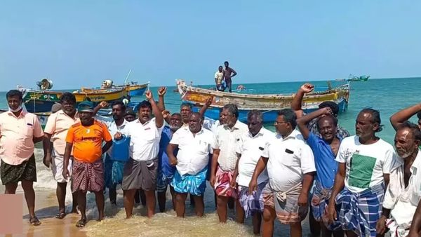 சாகும் வரை உண்ணாவிரதம்! இலங்கை சிறையில் உள்ள தமிழக மீனவர்களை விடுவிக்க கோரி ராமேஸ்வரத்தில் போராட்டம்