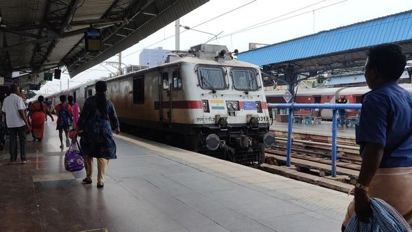 வைகை, மலைக்கோட்டை உள்பட பல ரயில்கள் நிற்க போகும் புதிய இடங்கள்.. தமிழ்நாட்டிற்கே இனிப்பான விஷயம்