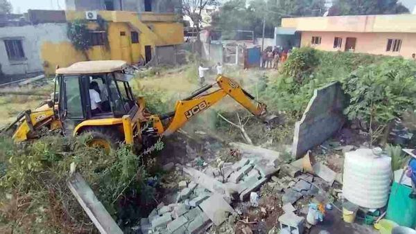 மதுரவாயலில் மாஸ் சம்பவம்.. தரைமட்டமாக்கிய ஜேசிபி.. சென்னையில் 53 கோடி மதிப்புள்ள அரசு நிலம் மீட்பு
