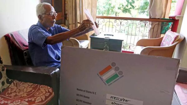 தபால் வாக்கு.. முதியோர் வாக்களிப்பதற்கான வயது வரம்பு 85 ஆக உயர்வு.. மத்திய அரசு விளக்கம்