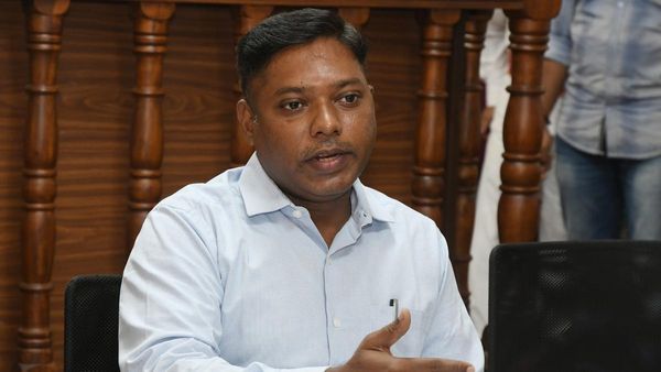 கர்நாடகாவில் பாஜக கோட்டையை தகர்த்தவர்.. திருவள்ளூரில் களமிறங்கும் சசிகாந்த் செந்தில்! யார் இவர்