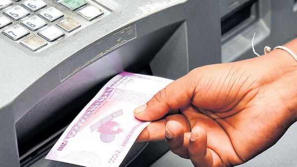 சனி ஞாயிறுகளில் ஏடிஎம் டெபாசிட் மிஷினில் பணம் போடுவீங்களா? இதை பார்த்துவிட்டு முடிவு பண்ணுங்க