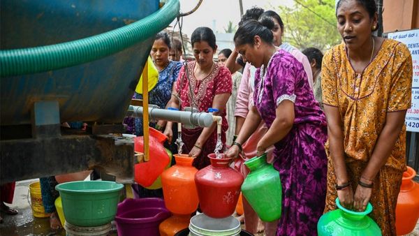 வறட்சியை நோக்கி வேகமாக நகரும் பெங்களூர்.. தினமும் 50 கோடி லிட்டர் தண்ணீர் பற்றாக்குறை! ஷாக் தகவல்