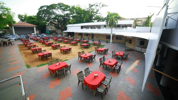 சென்னை அண்ணா சாலையில் உள்ள பிரபல கிளப்.. ரூ.119 கோடி வாடகை பாக்கி.. ஹைகோர்ட் அதிரடி உத்தரவு