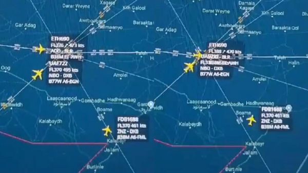 நடுவானில் பெங்களூர் விமானத்தை நெருங்கிய எமிரேட்ஸ் விமானம்.. மிக பெரிய விபத்து தவிர்ப்பு! பகீர்