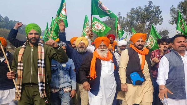 டெல்லியில் விவசாயிகள் முற்றுகை பேரணி இன்று மீண்டும் தொடங்குகிறது.. நூற்றுக்கணக்கில் போலீஸ் குவிப்பு