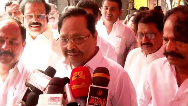 ஜெயக்குமாருக்கு ஒரே தமாசு.. கையை பிடிச்சாலும் வரமாட்டாங்க.. கண்ணடிச்சாலும் வரமாட்டாங்க: துரைமுருகன்