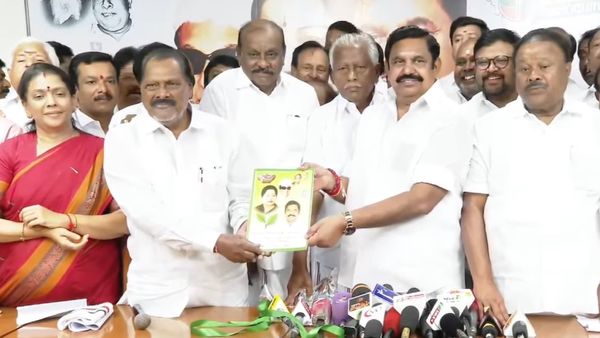 பெண்களுக்கு மாதம் ரூ.3000 வழங்க வலியுறுத்தப்படும்.. அதிமுக தேர்தல் அறிக்கையை வெளியிட்டார் எடப்பாடி!