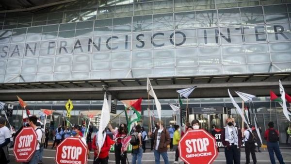 காசாவில் போர் நிறுத்தம்.. கிளர்ந்தெழுந்த அமெரிக்கர்கள்! சான் பிரான்சிஸ்கோ விமான நிலையம் முற்றுகை